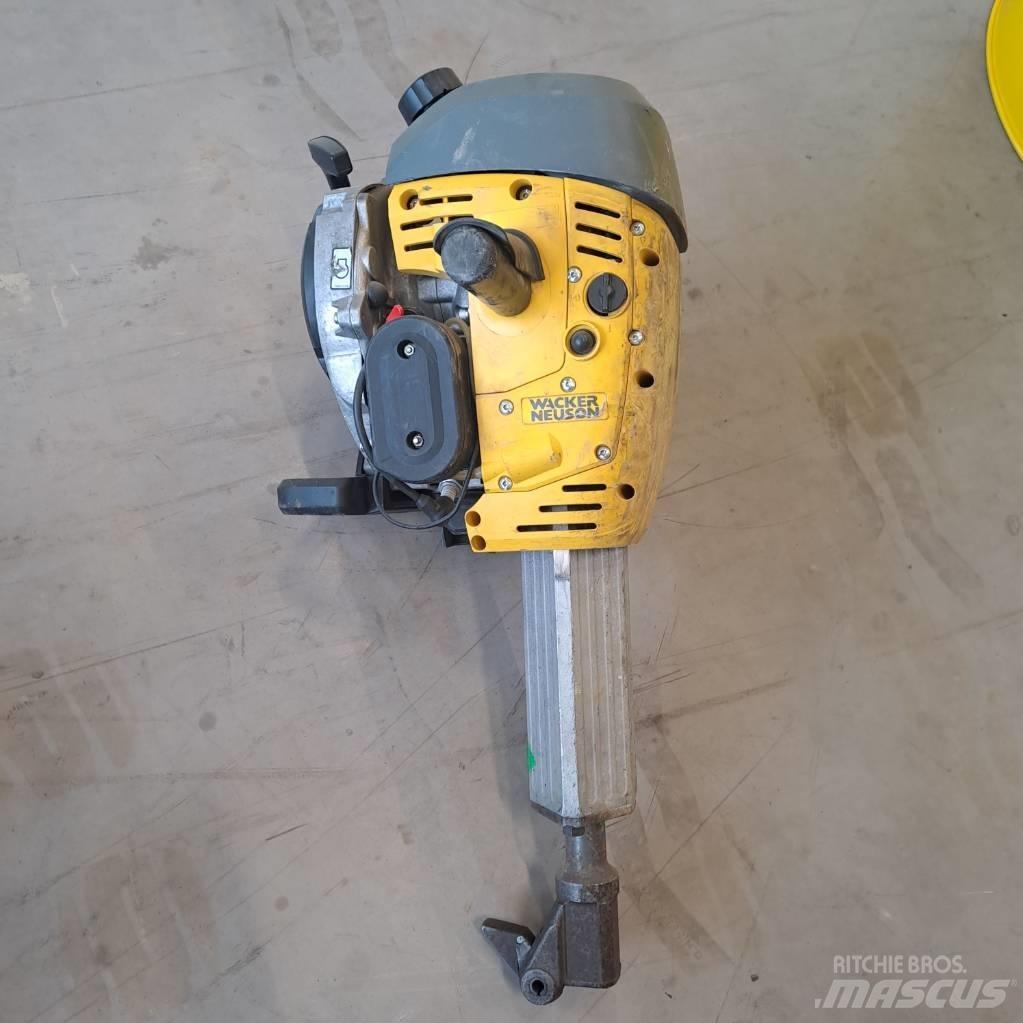 Wacker Neuson BH55 Saltitões
