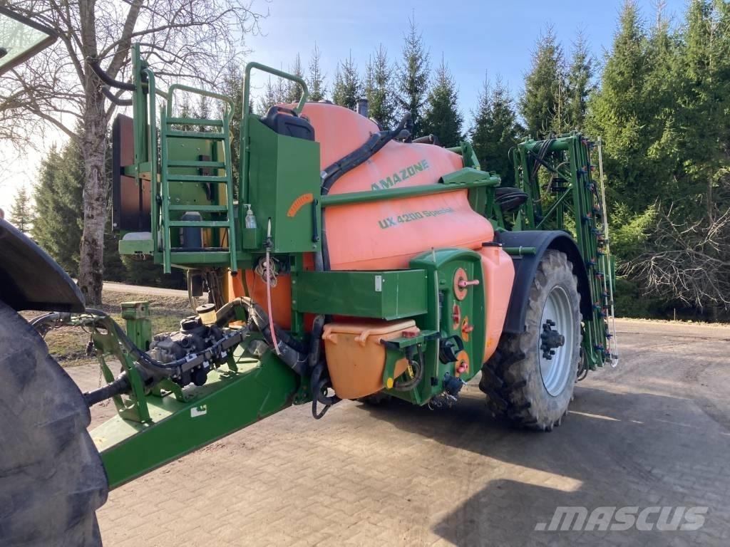 Amazone UX 4200 24 m Pulverizadores rebocados