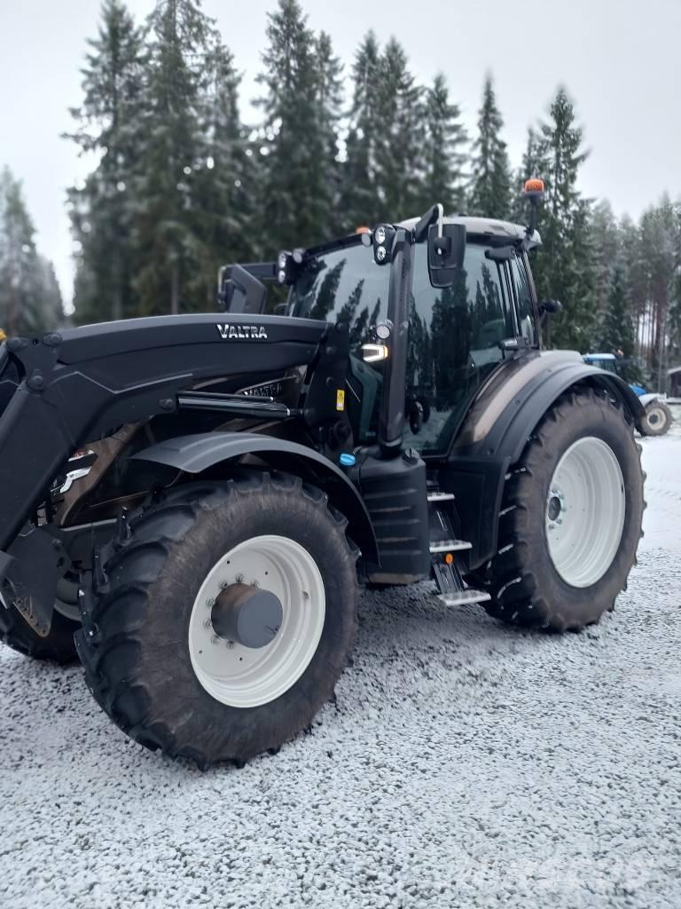 Valtra T 235 Tratores Agrícolas usados
