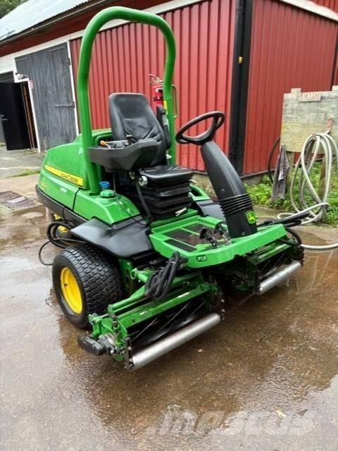 John Deere 7200 A Corta-Relvas Fairway