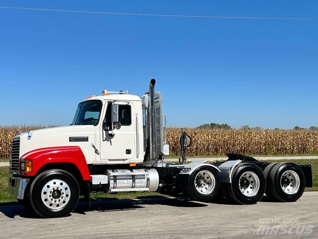 Mack CHU 613 Tractores (camiões)