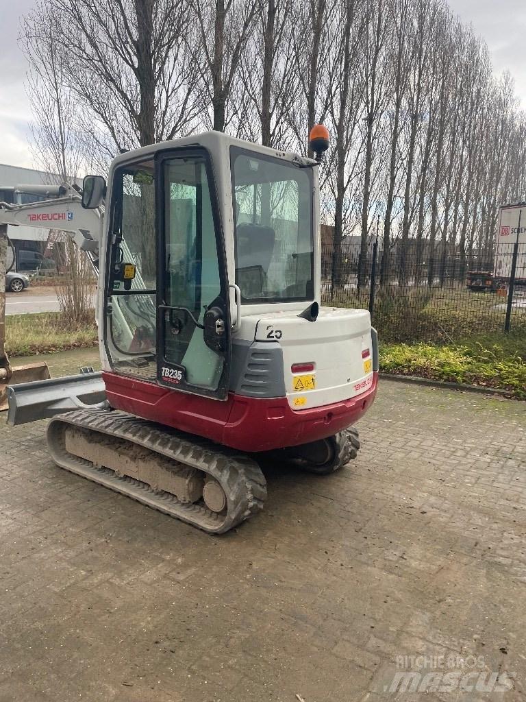 Takeuchi TB 235 Mini Escavadoras <7t