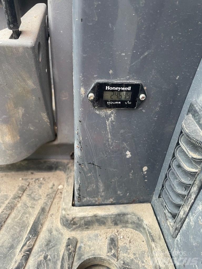 Takeuchi TB 235 Mini Escavadoras <7t