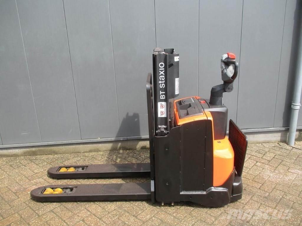BT SWE 200D Empilhador para operador externo