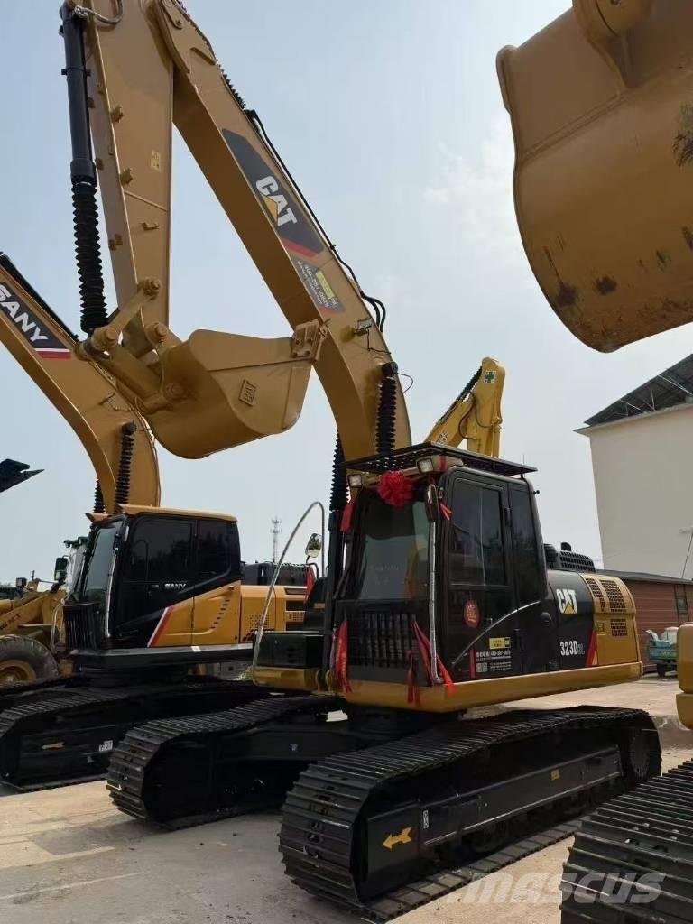 CAT 323D2L Escavadoras de rastos