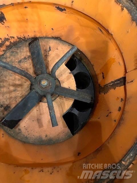 Meyco TORKRETNICA Camiões bomba Betão