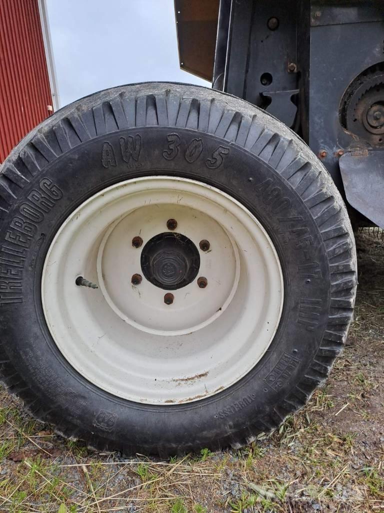 New Holland BR 7060 Enfardadeira de rolos