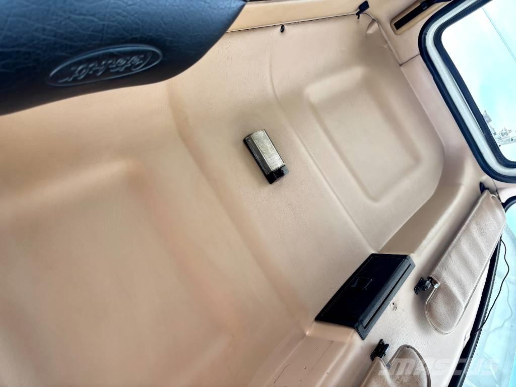 Mack Granite Camiões caixa desmontável com elevador de cabo