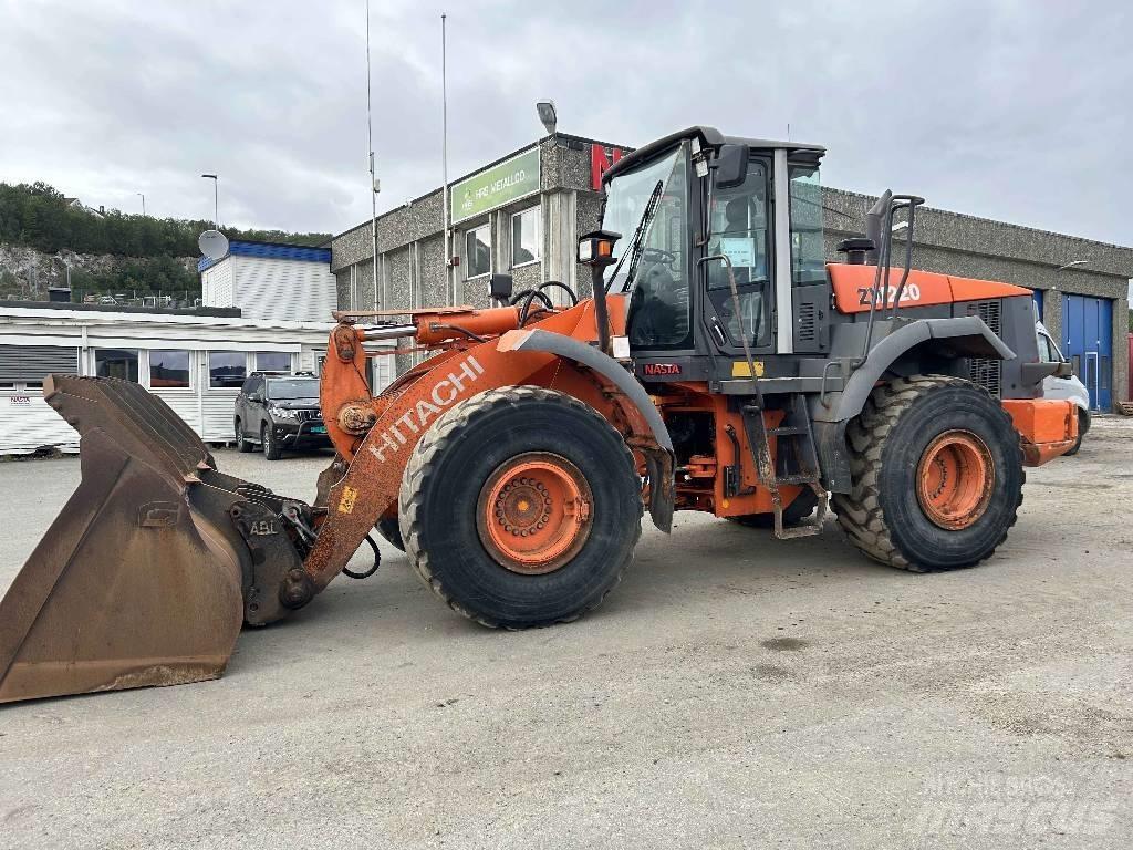 Hitachi ZW 220 Pás carregadoras de rodas