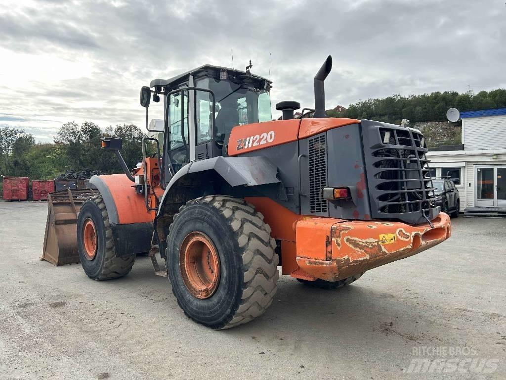 Hitachi ZW 220 Pás carregadoras de rodas