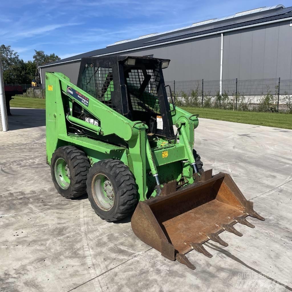 Gehl 3825 Carregadoras de direcção deslizante