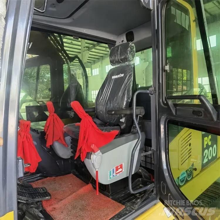 Komatsu PC200-8 Escavadoras de rastos