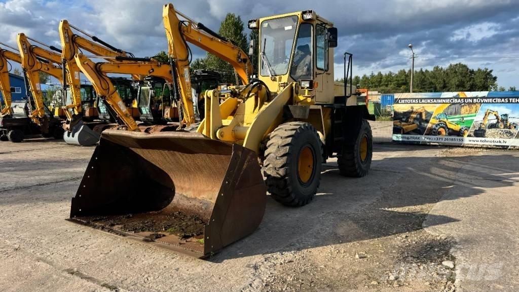 Komatsu WA 200 Pás carregadoras de rodas