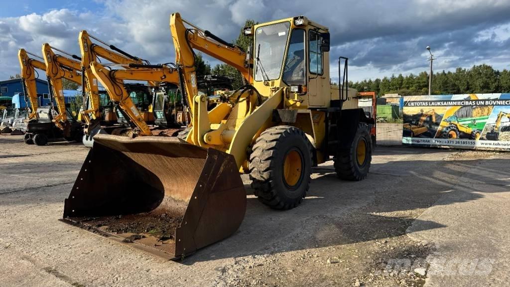 Komatsu WA 200 Pás carregadoras de rodas