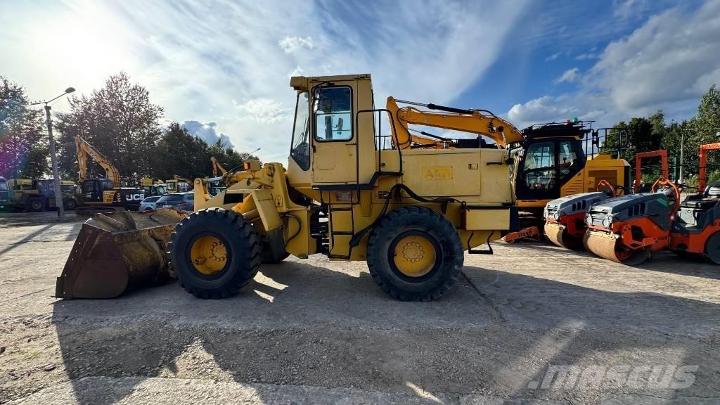 Komatsu WA 200 Pás carregadoras de rodas