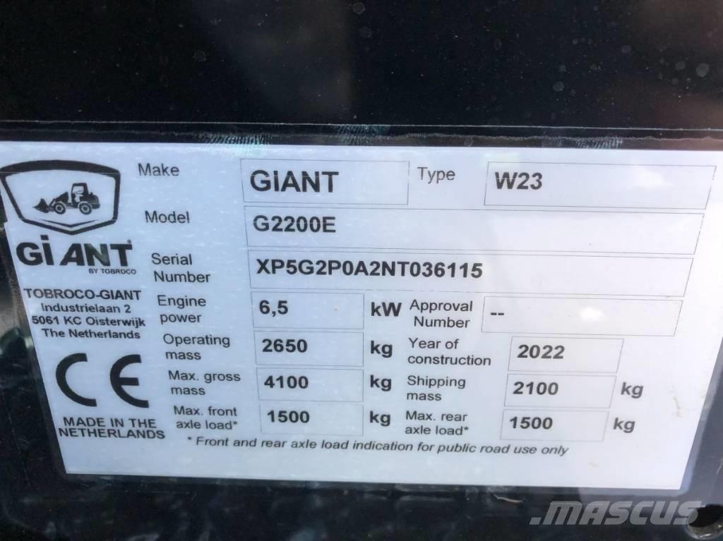 GiANT G 2200 E Carregadora multifunções