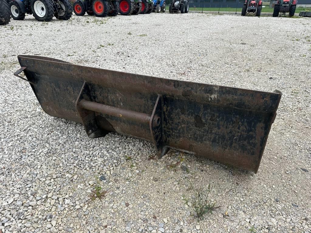  ŁYŻKA MANITOU 2,4 M Outros acessórios de carga e escavação