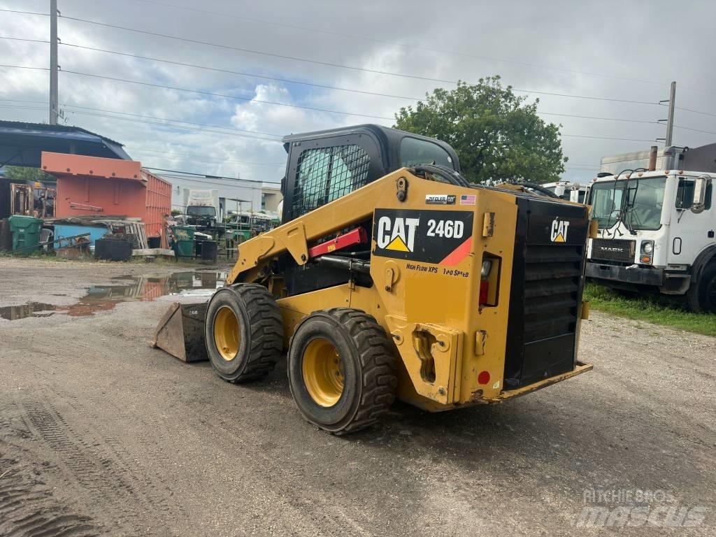 CAT 246 D Carregadoras de direcção deslizante