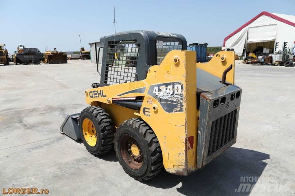 Gehl 4240 Carregadoras de direcção deslizante
