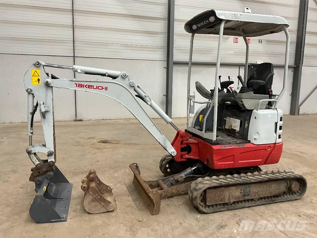 Takeuchi TB 215 R Mini Escavadoras <7t