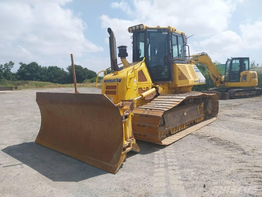 Komatsu D61PX-23 Dozers - Tratores rastos