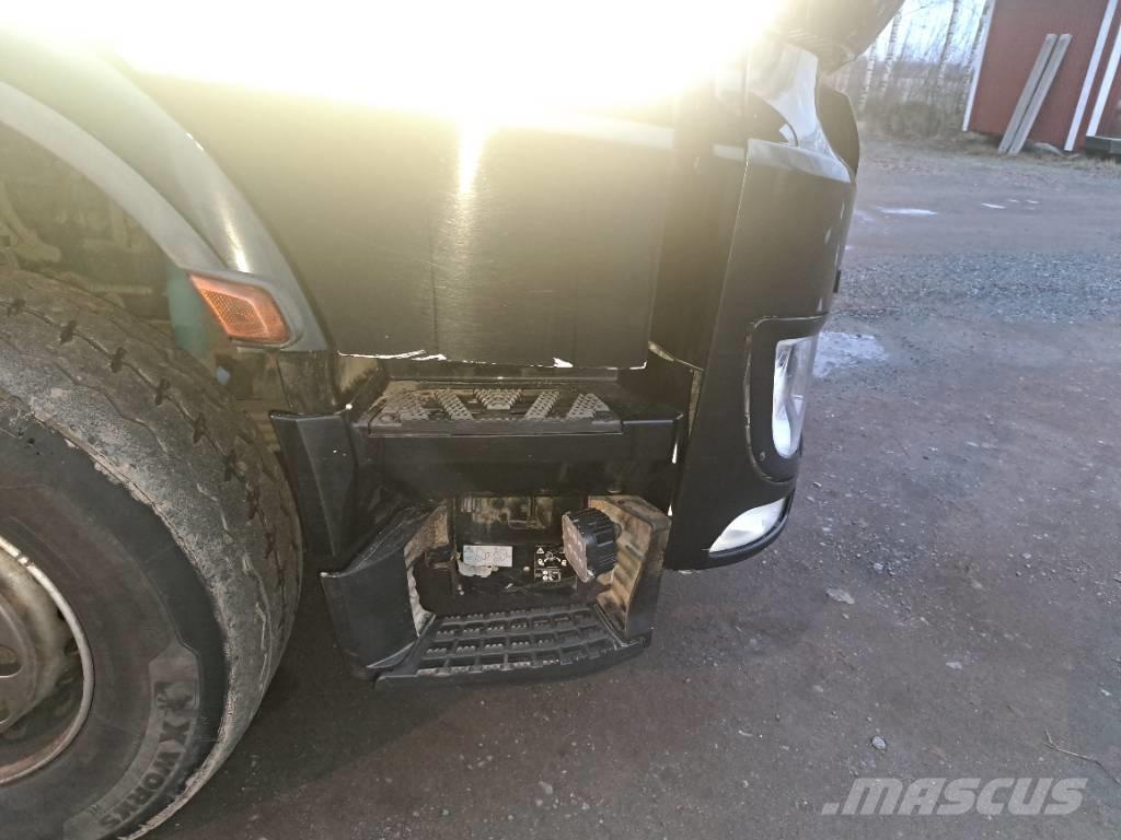 Sisu CM 13 M Camiões de transporte de máquinas florestais