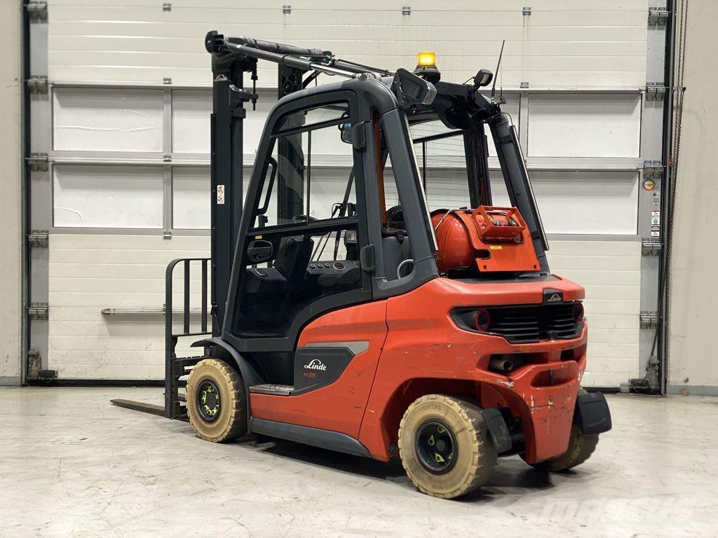 Linde H25T-01 Empilhadores a gás
