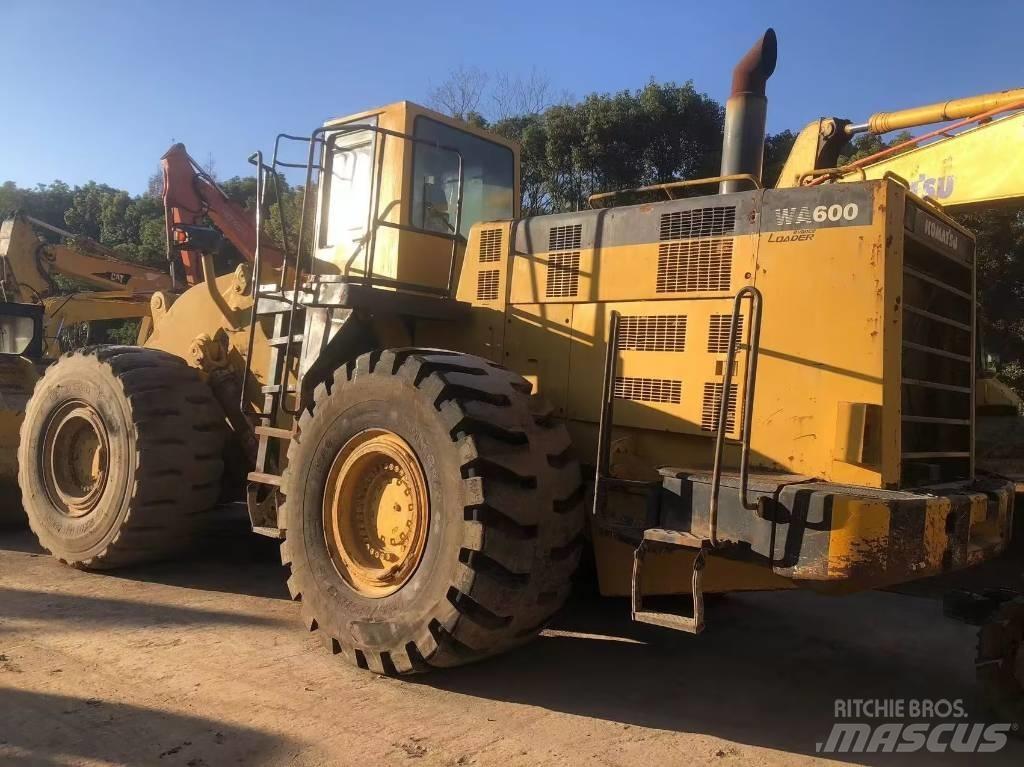 Komatsu WA 600-3 Pás carregadoras de rodas