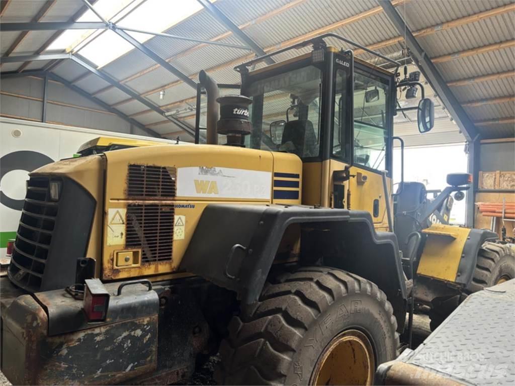 Komatsu WA250PZ-5 Pás carregadoras de rodas