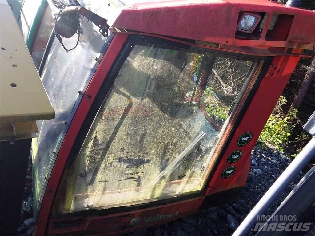 Valmet 941 Cabines e interior