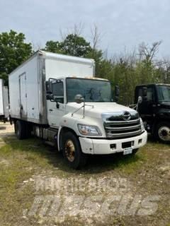 Hino 338 Camiões de caixa fechada