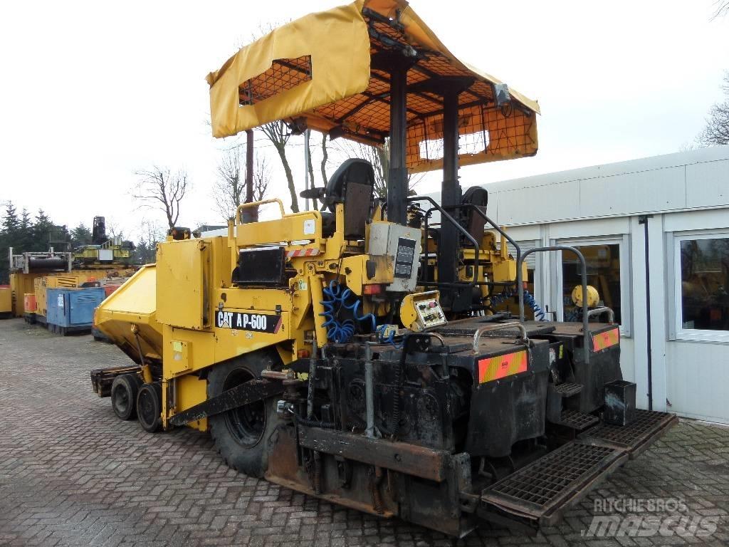 CAT AP 600 Pavimentadoras de asfalto