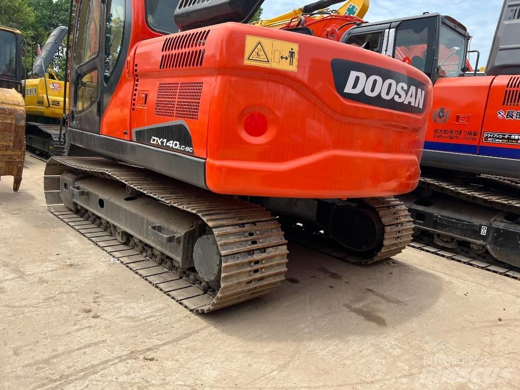 Doosan DX140 Escavadoras de rastos