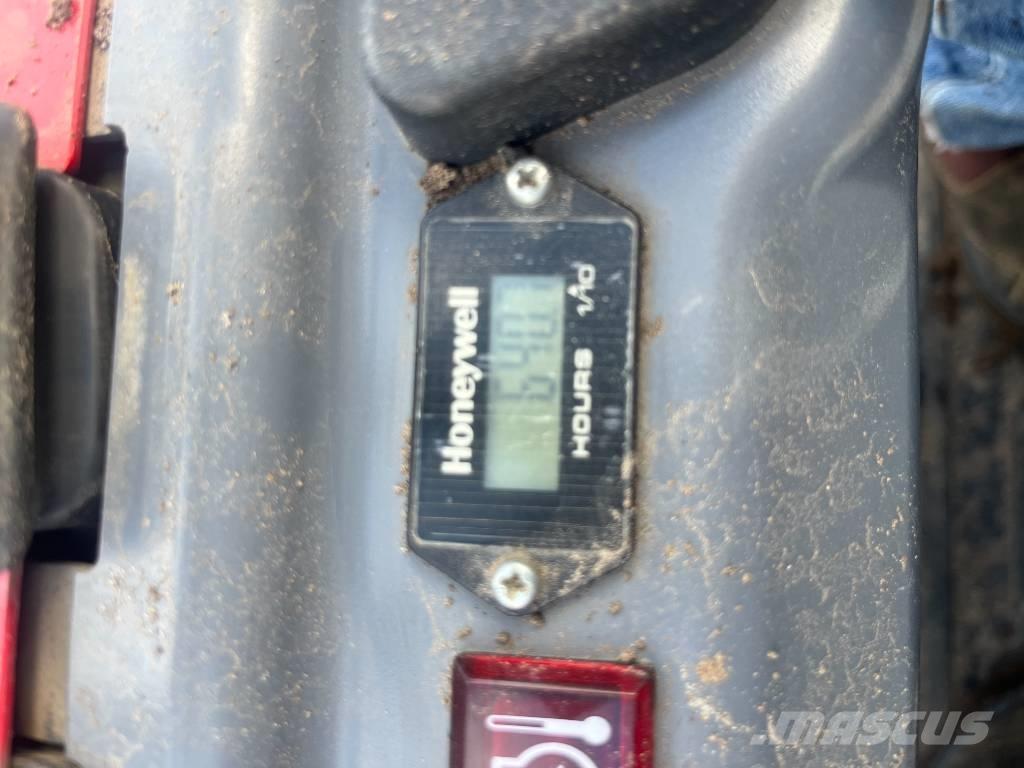 Takeuchi TB 210 R Mini Escavadoras <7t