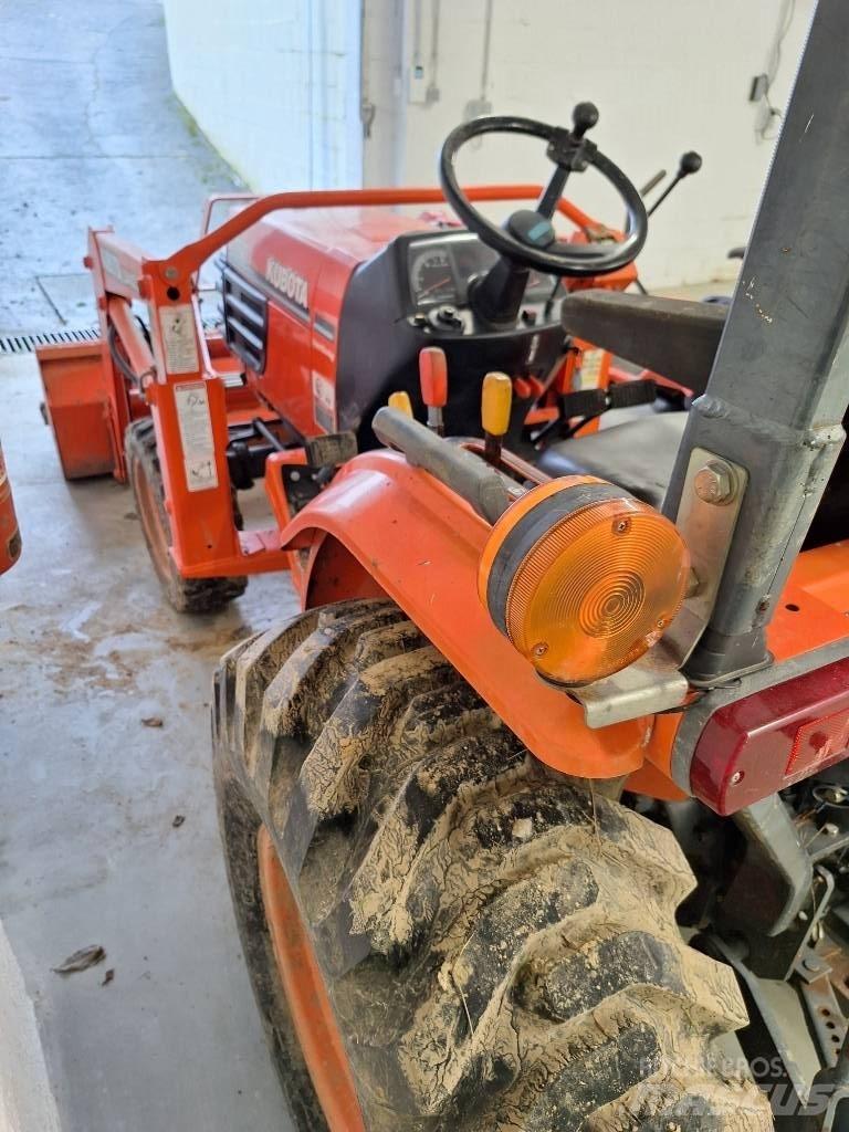 Kubota B 2710 Tratores Agrícolas usados