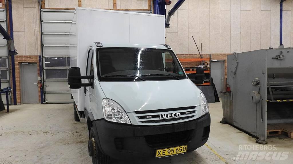 Iveco 65C 18 Camiões de caixa fechada