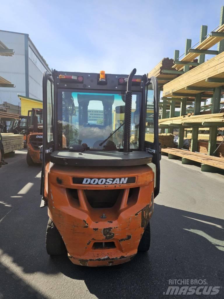 Daewoo Doosan D35C - 7 Empilhadores Diesel