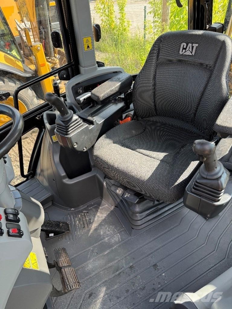 CAT 444 Retroescavadoras