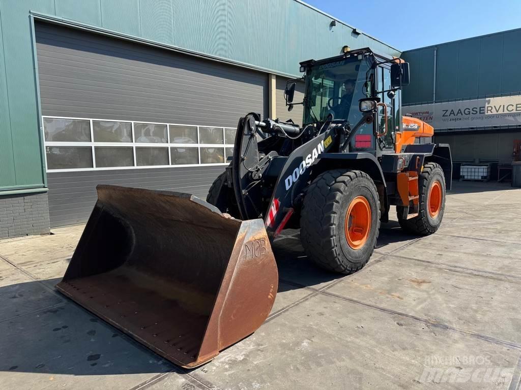 Doosan DL250-7 Pás carregadoras de rodas