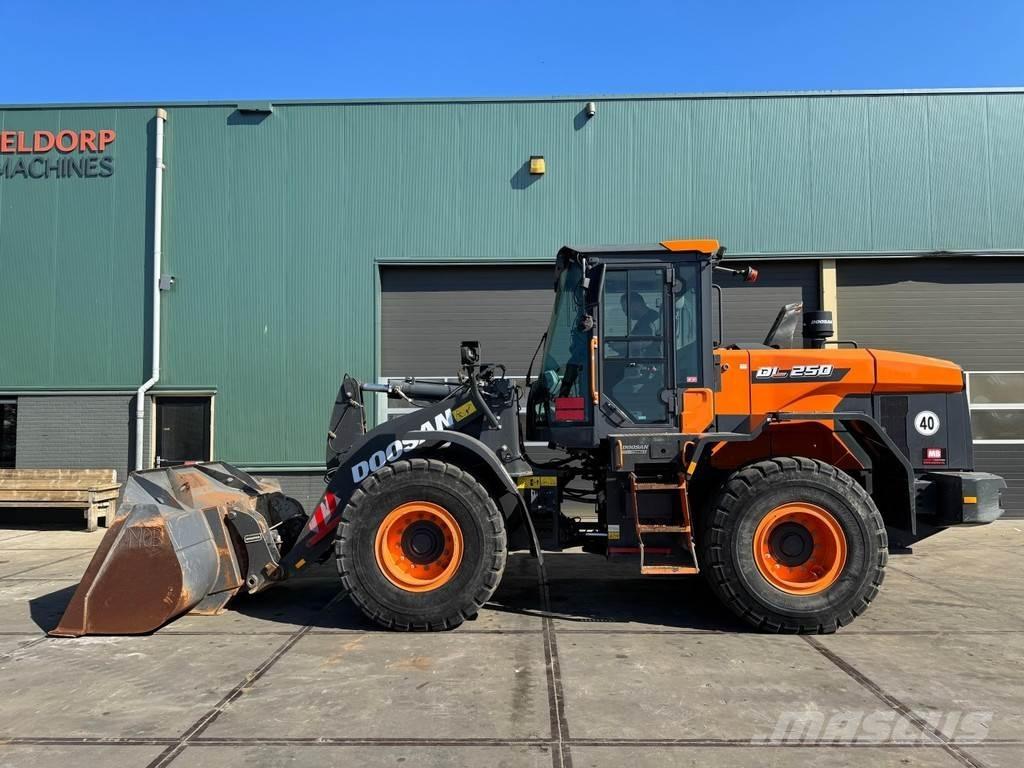 Doosan DL250-7 Pás carregadoras de rodas