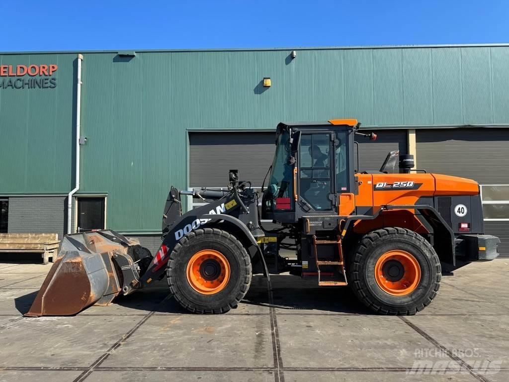 Doosan DL250-7 Pás carregadoras de rodas