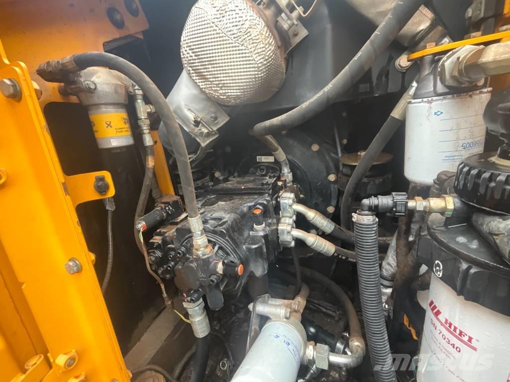 JCB JS 130 LC Escavadoras de rastos