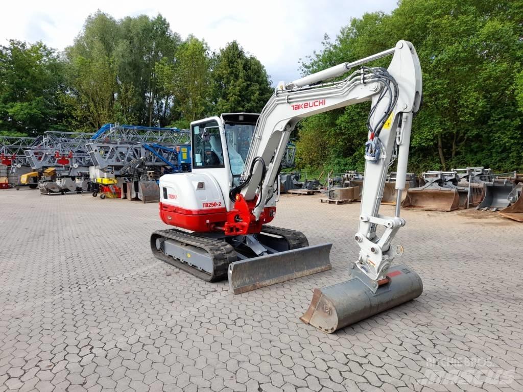 Takeuchi TB 250-2 Mini Escavadoras <7t