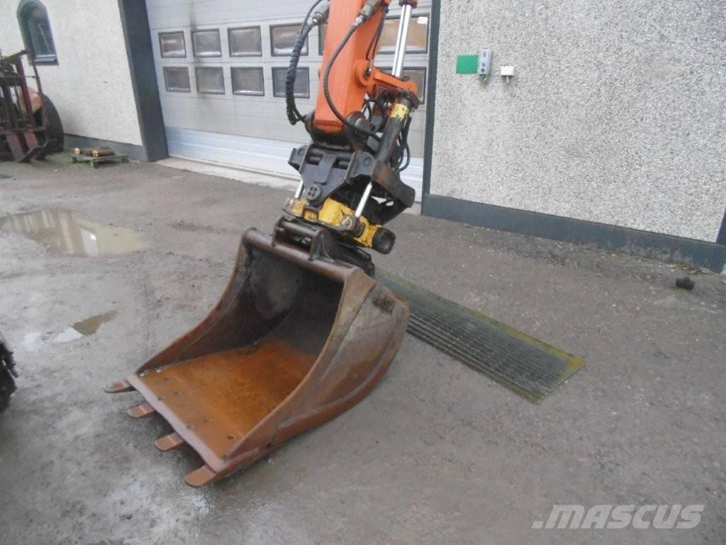 Hitachi 85 US Escavadoras Midi 7t - 12t