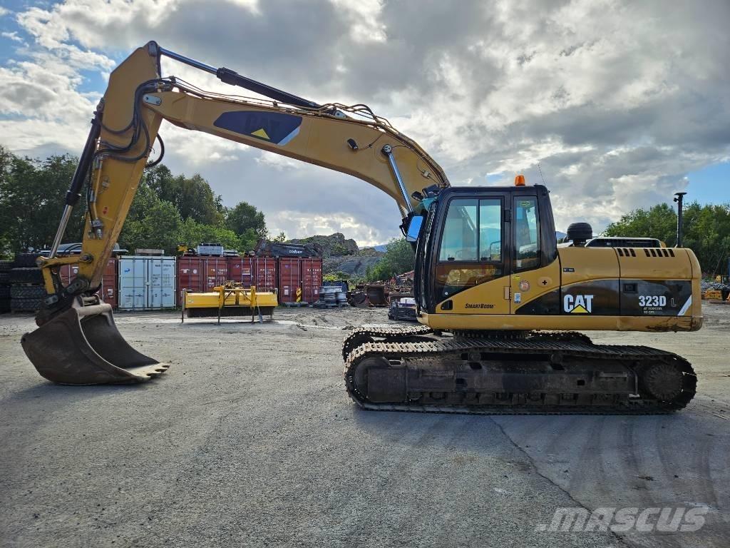 CAT 323 Escavadoras de rastos