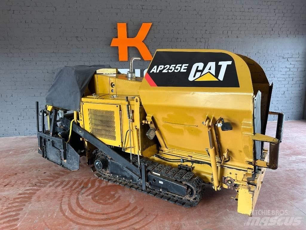 CAT AP 255 E Pavimentadoras de asfalto