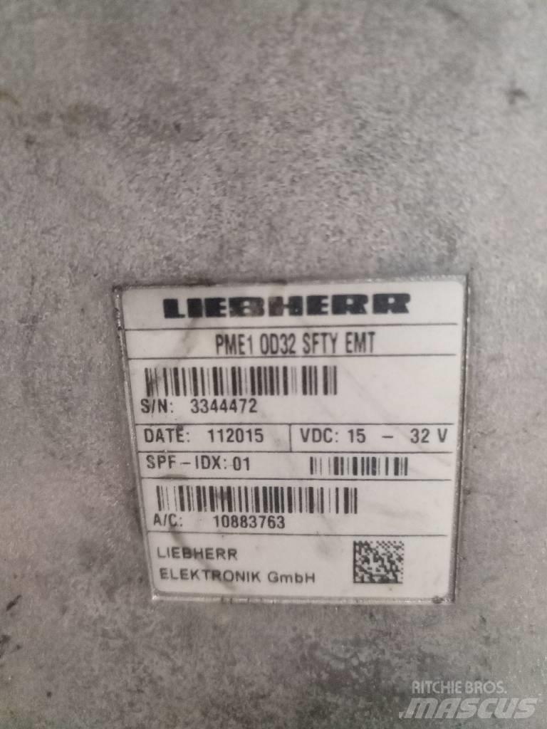 Liebherr R 916 LC Electrónica