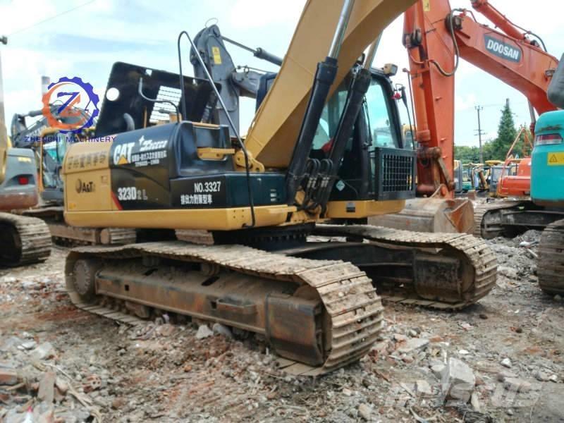 CAT 323 D L Escavadoras de rastos