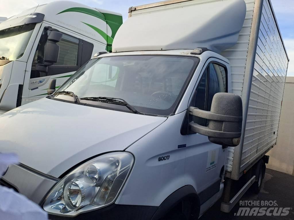 Iveco DAILY 60C17 Camiões de caixa fechada