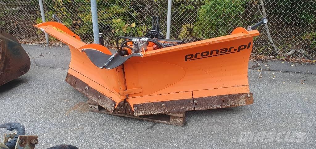 Pronar PUV 2800 M Lâminas de neve e arados
